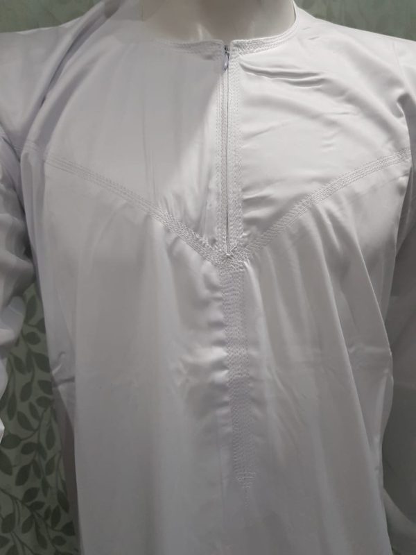 White with no collar - Image 2