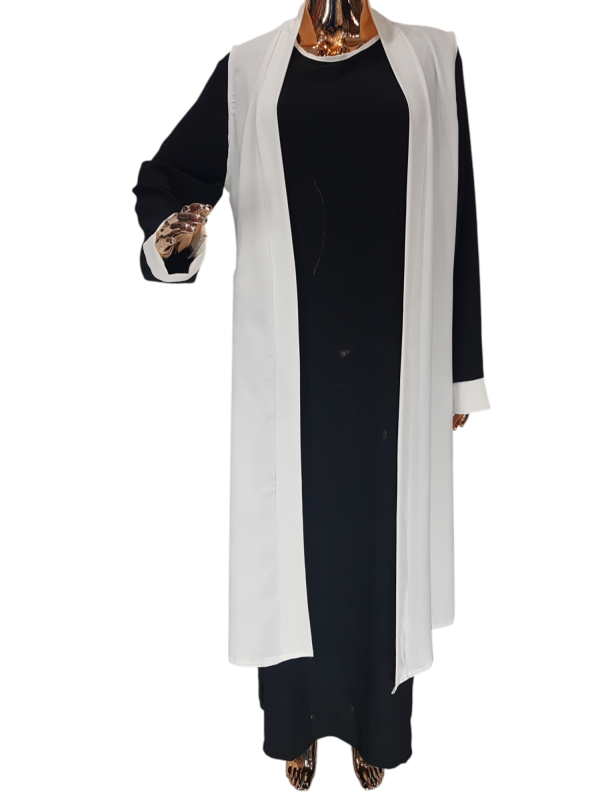 Black And White Cloak With Waistcoat - Image 3