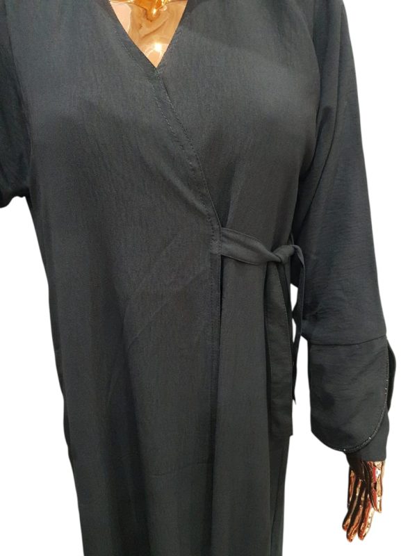 PLAIN BLACK CLOAK CRUSH FABRIC WITH TWO TIE UP - Image 2